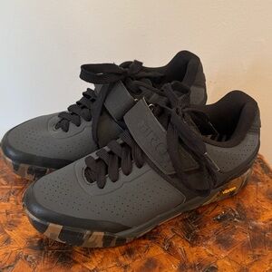 Giro Men’s Chamber II Black Athletic Cycling Shoes Camouflage Trim, 41, size 8